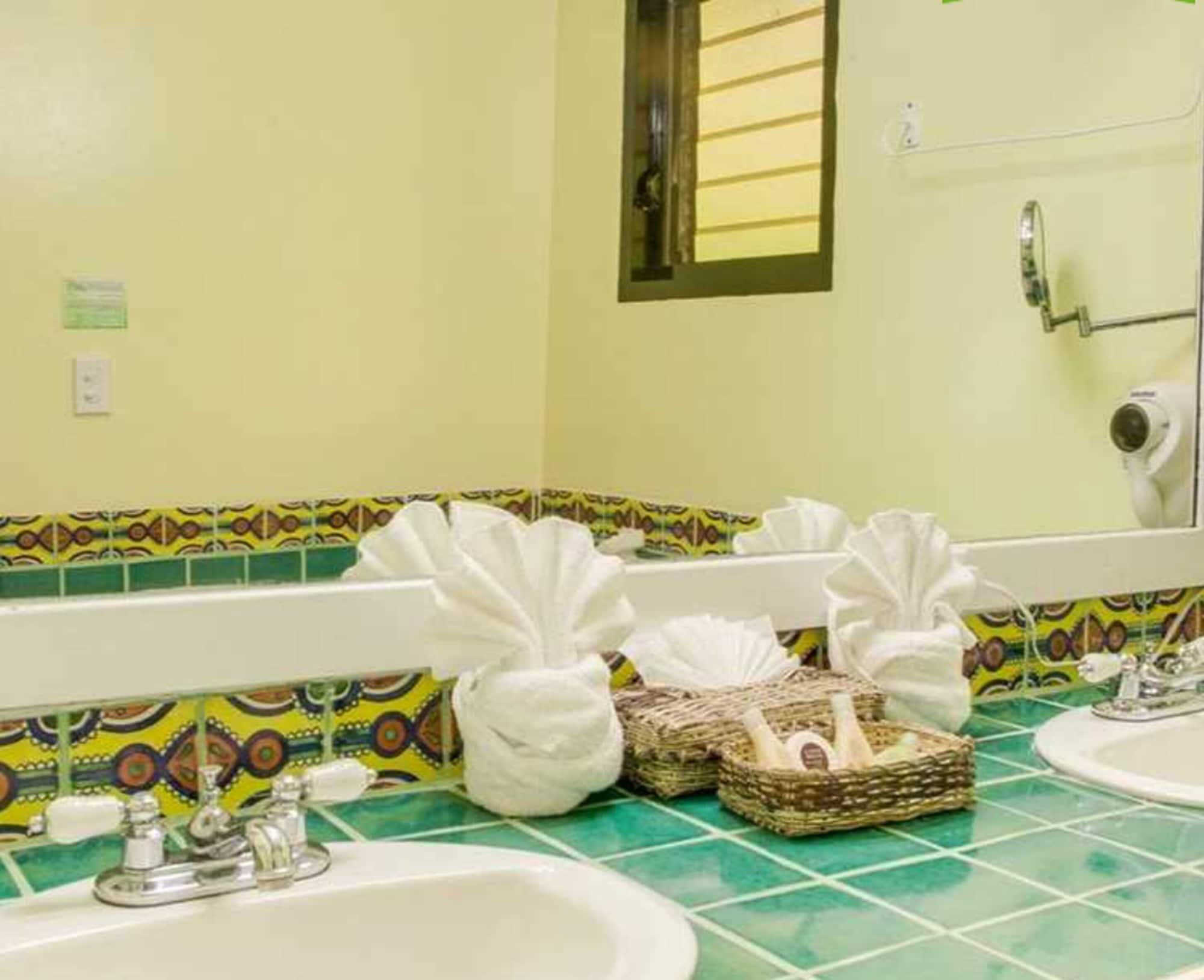 Robert's Grove Beach Resort Placencia Exterior foto