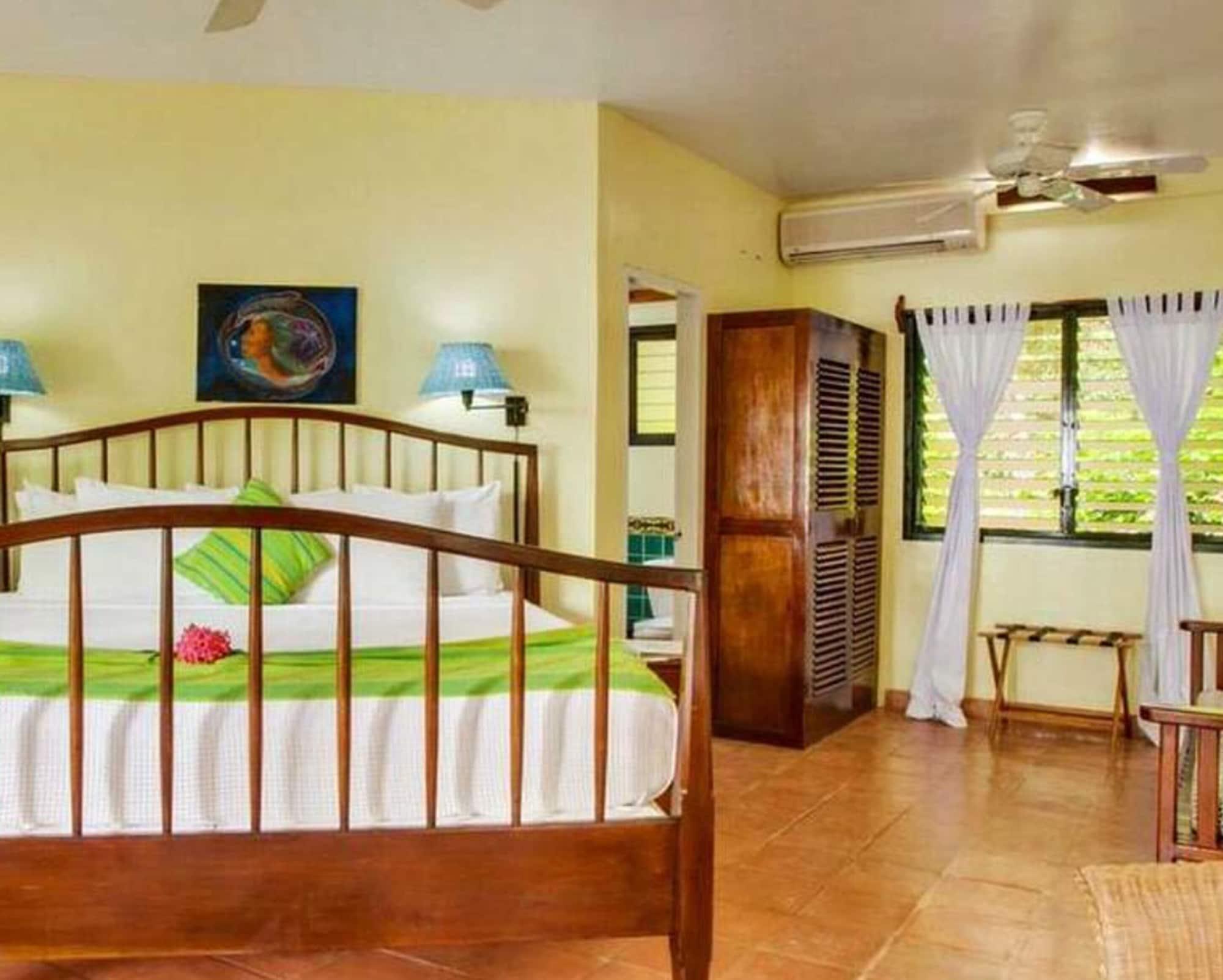 Robert's Grove Beach Resort Placencia Exterior foto